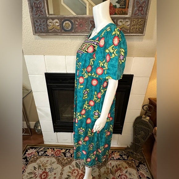 Vibrant Floral Maxi Dress in Teal and Pink Phases VTG 100% cotton - Picture 5 of 15